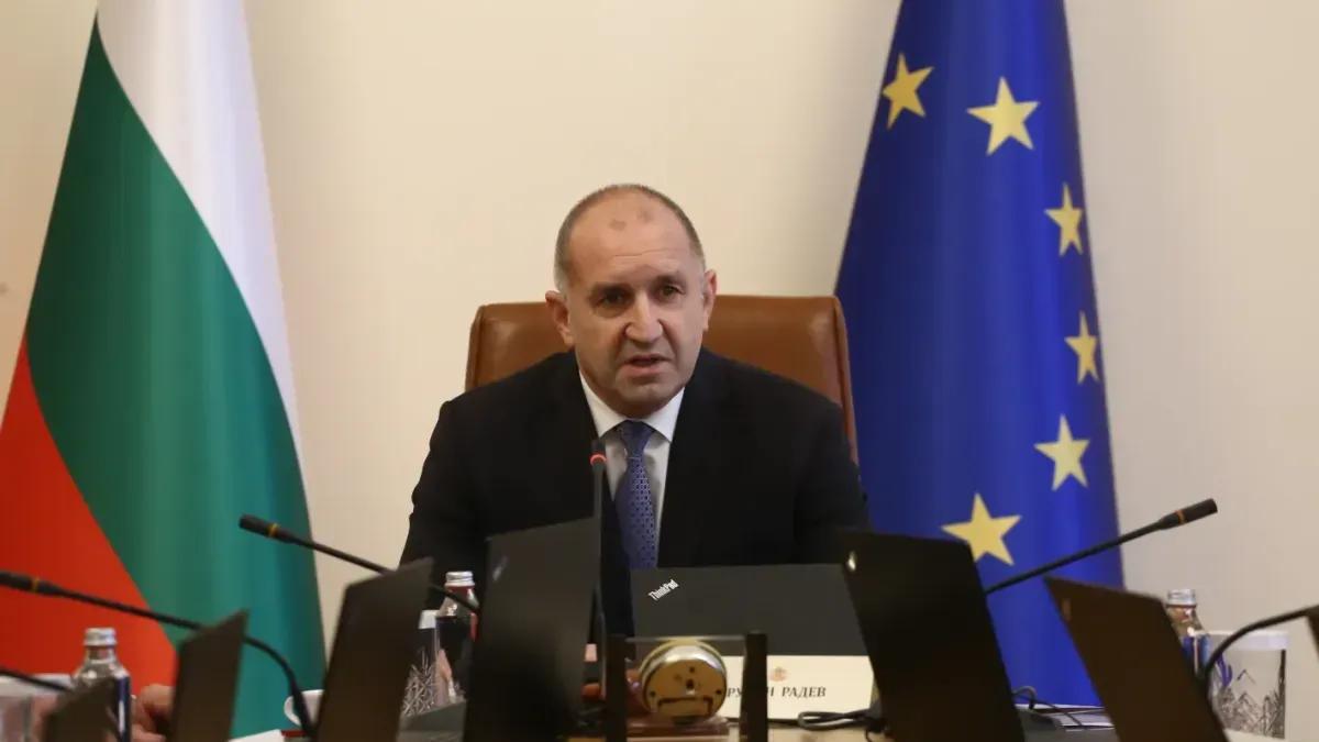Радев: Дефицитът ще е  „доста над 3%“ , но няма да задушим икономиката