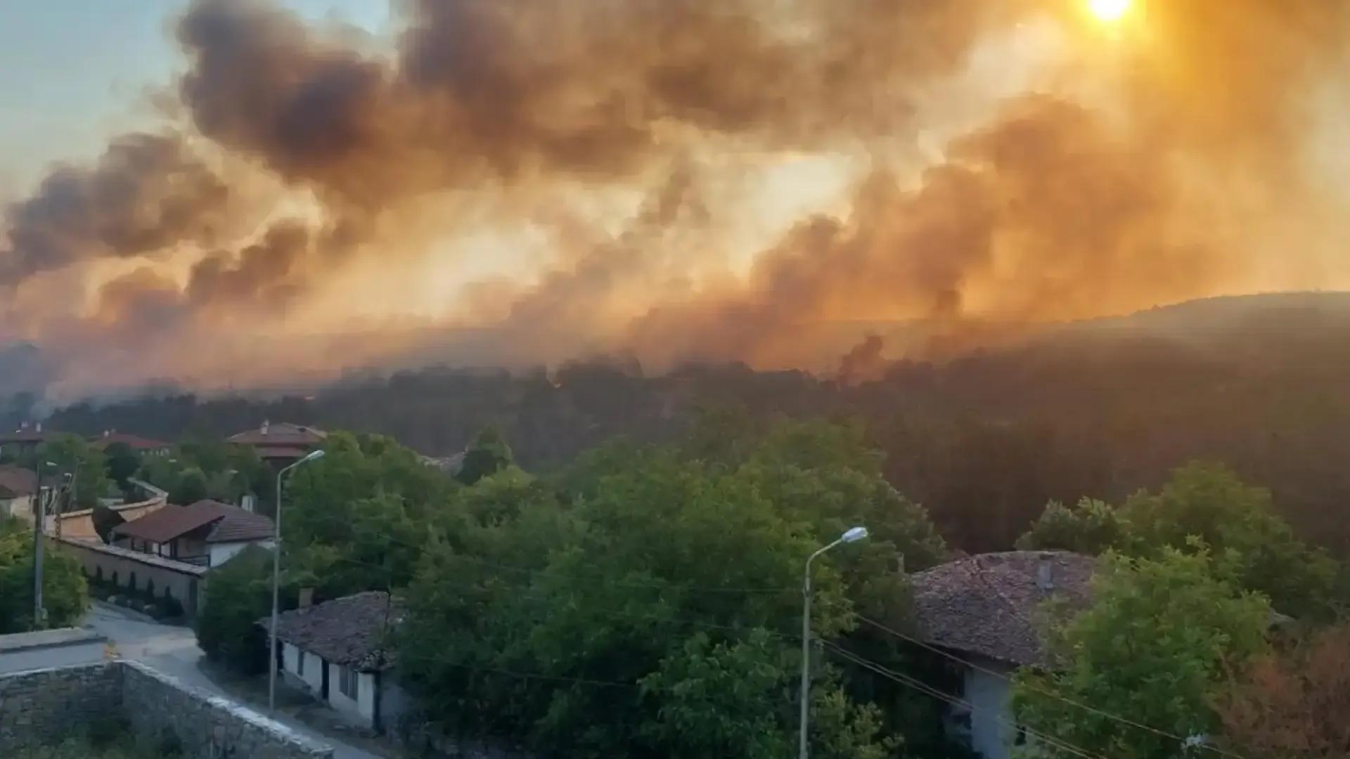 Военни сили се включиха в гасенето на пожар край Велико Търново