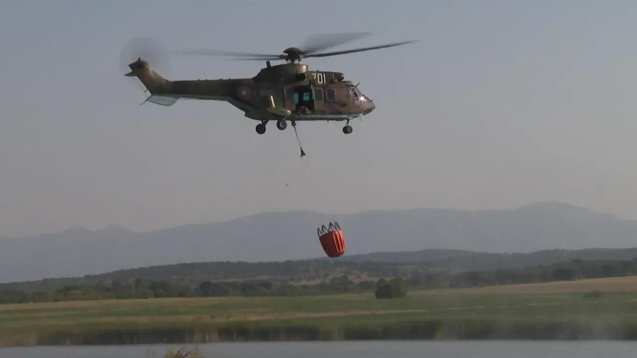 Пожар гори между Виноградец и Карабунар, хеликоптер Ми-17 се включи в гасенето
