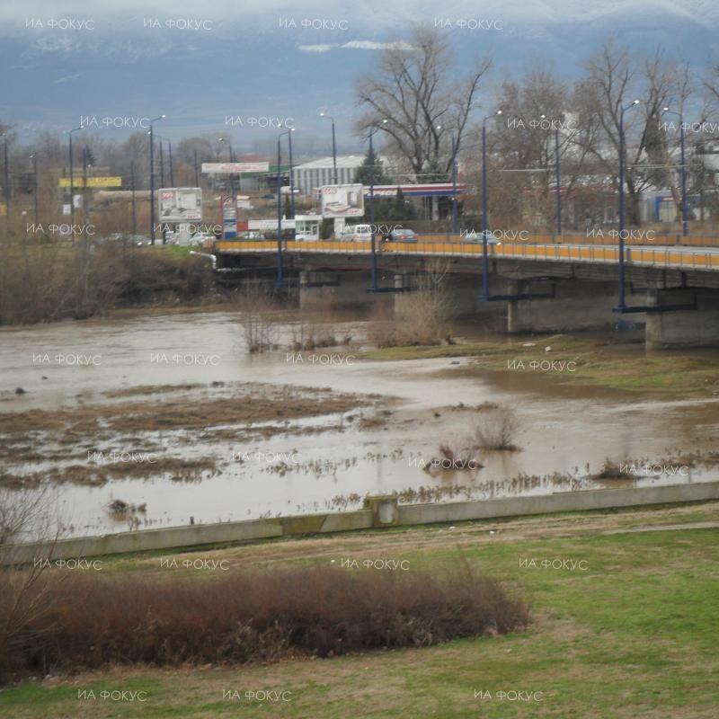 Интензивни валежи повишиха нивата на основни реки в Пазарджишко