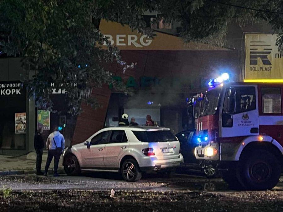 Пожар избухна в магазин за паркети в Пазарджик