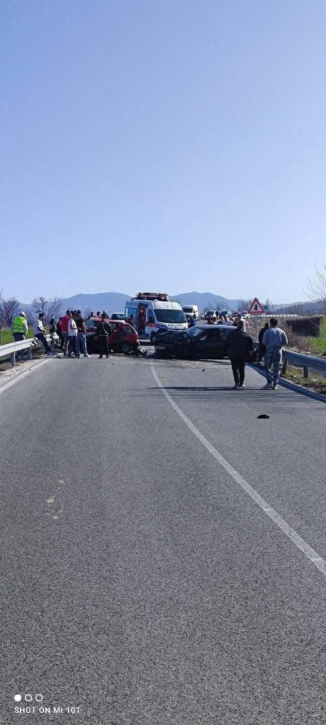 Извънредно: Загинал и трима ранени при тежка катастрофа на пътя Пазарджик – Пещера СНИМКИ