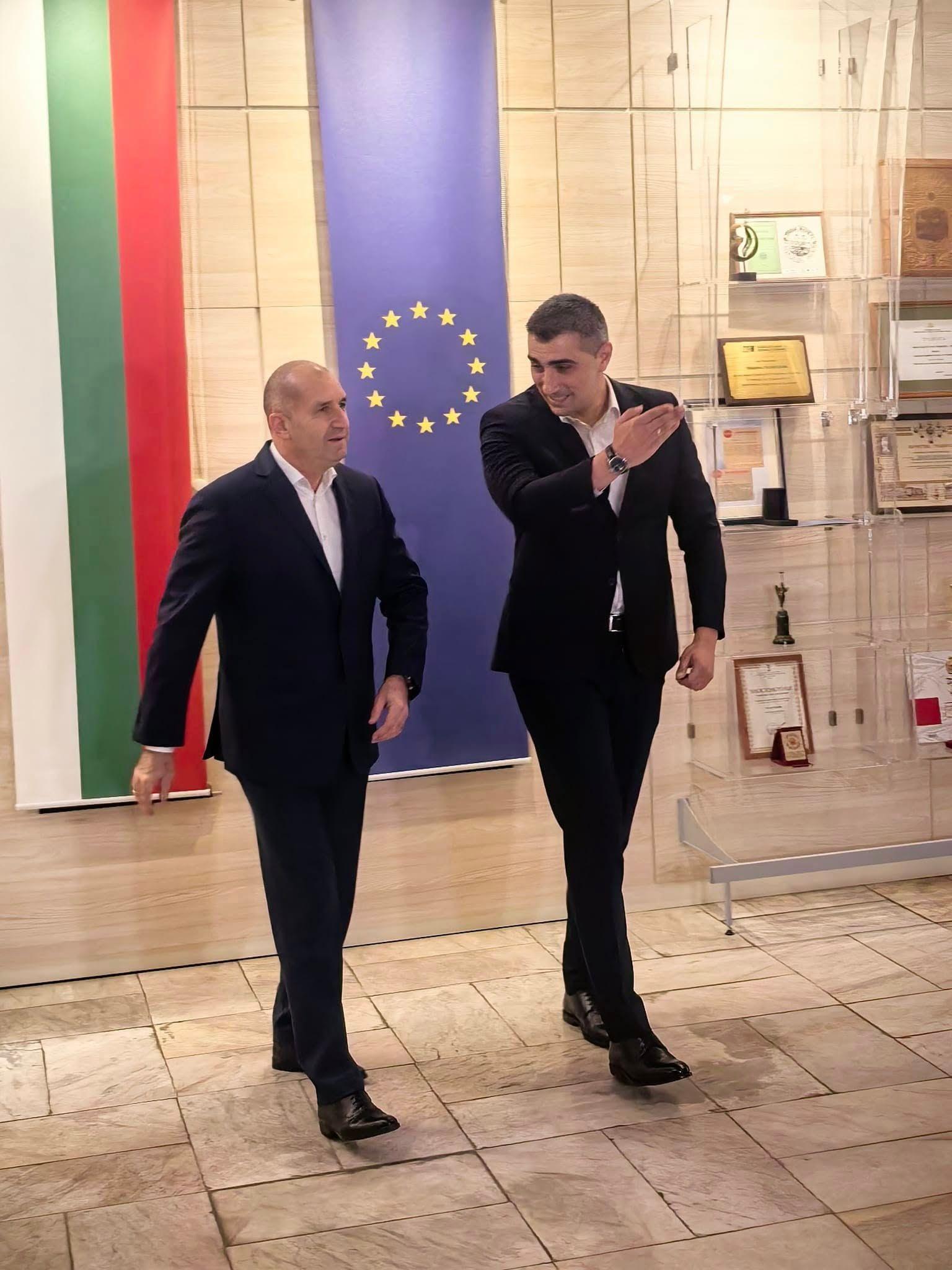 СНИМКИ: Президентът на България Румен Радев пристигна на посещение в Пазарджик 