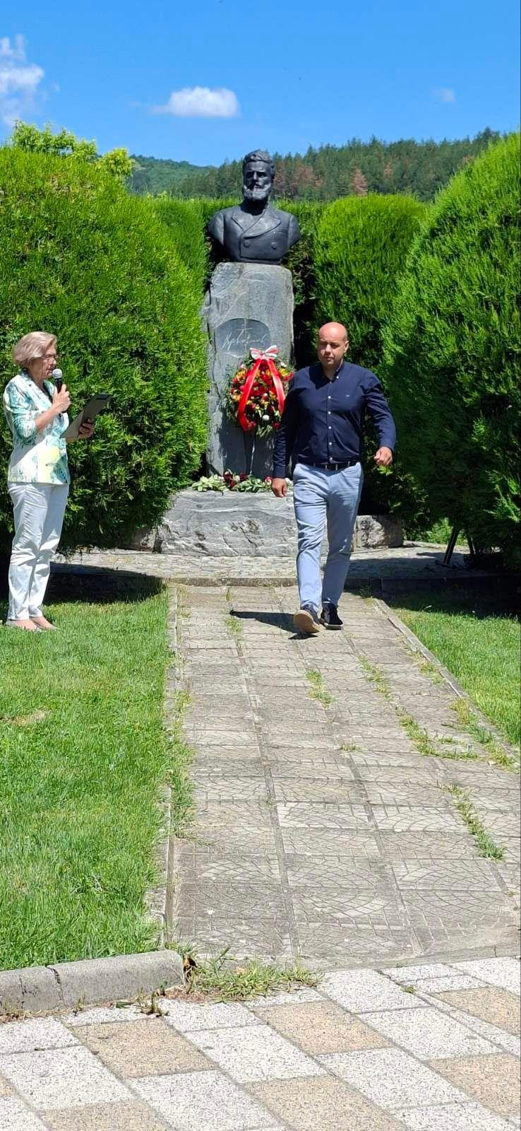 Кметът на Белово с почит към Ботев и героите на България