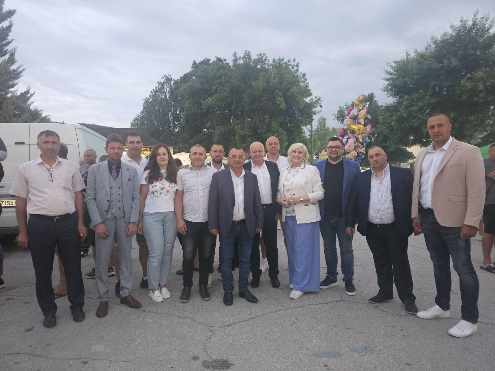 Искра Михайлова и представители на ДПС - Ново начало уважиха фолклорния фестивал в село Дорково СНИМКИ