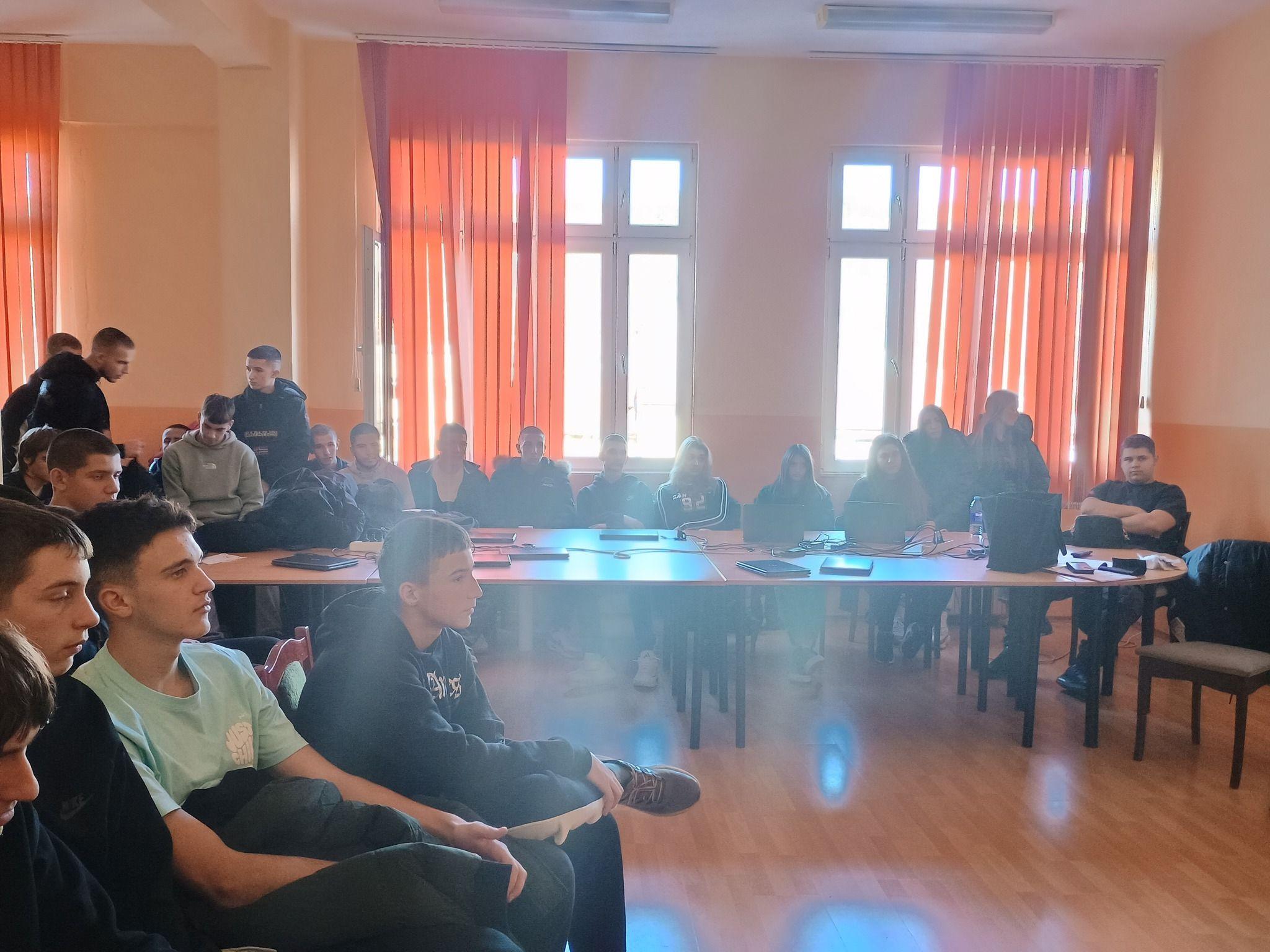 Ученици в Белово участваха в дискусия за рисково сексуално поведение и превенция