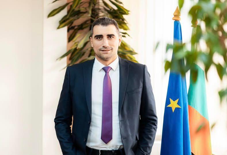 Кметът на Пазарджик Петър Куленски: „Да вървим напред – заедно и с надежда! Честита Нова 2026 година!“