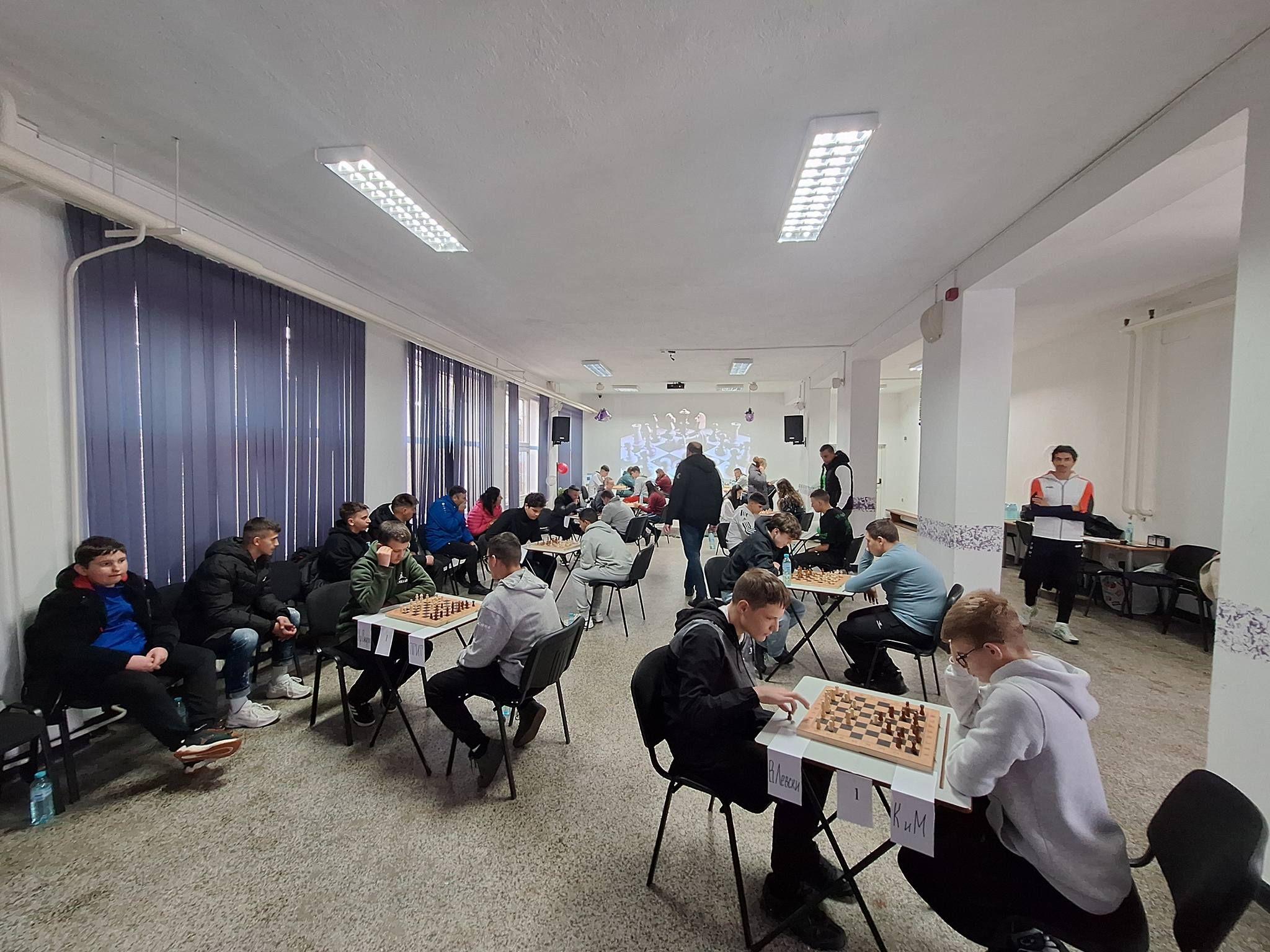 Велинград излъчи шампионите по шахмат – СУ „Хр. Смирненски“ с двойна победа