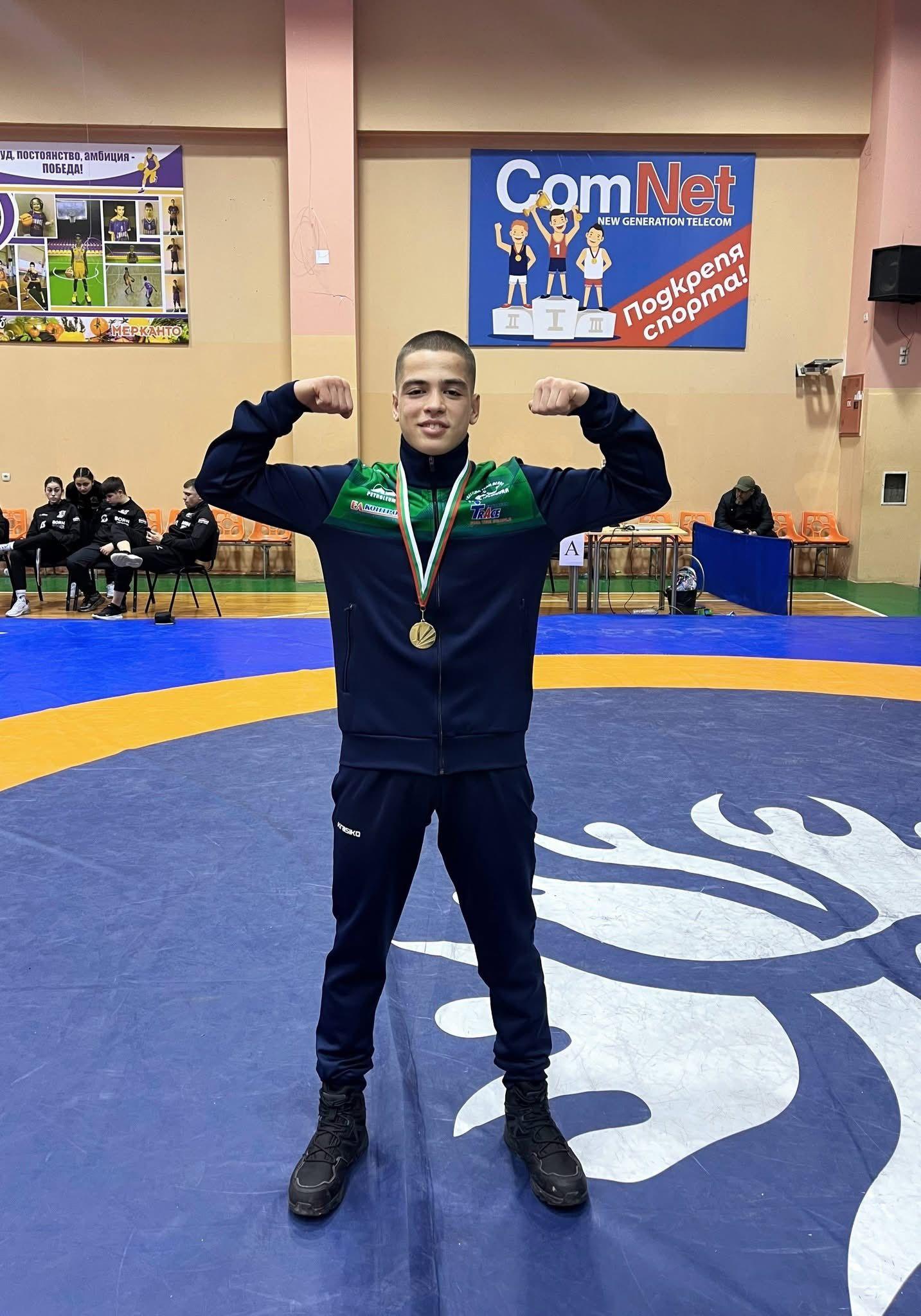 Кметът на Белово инж. Стойко Стефанов поздрави златния медалист Христо Яначков