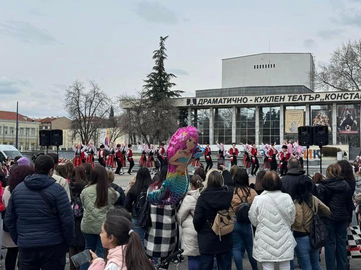 Великденска магия озари Пазарджик: Празничен базар събра стотици жители с музика, изкуство и настроение