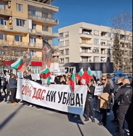 Протест на ресторантьорския бранш блокира движението в Пазарджик