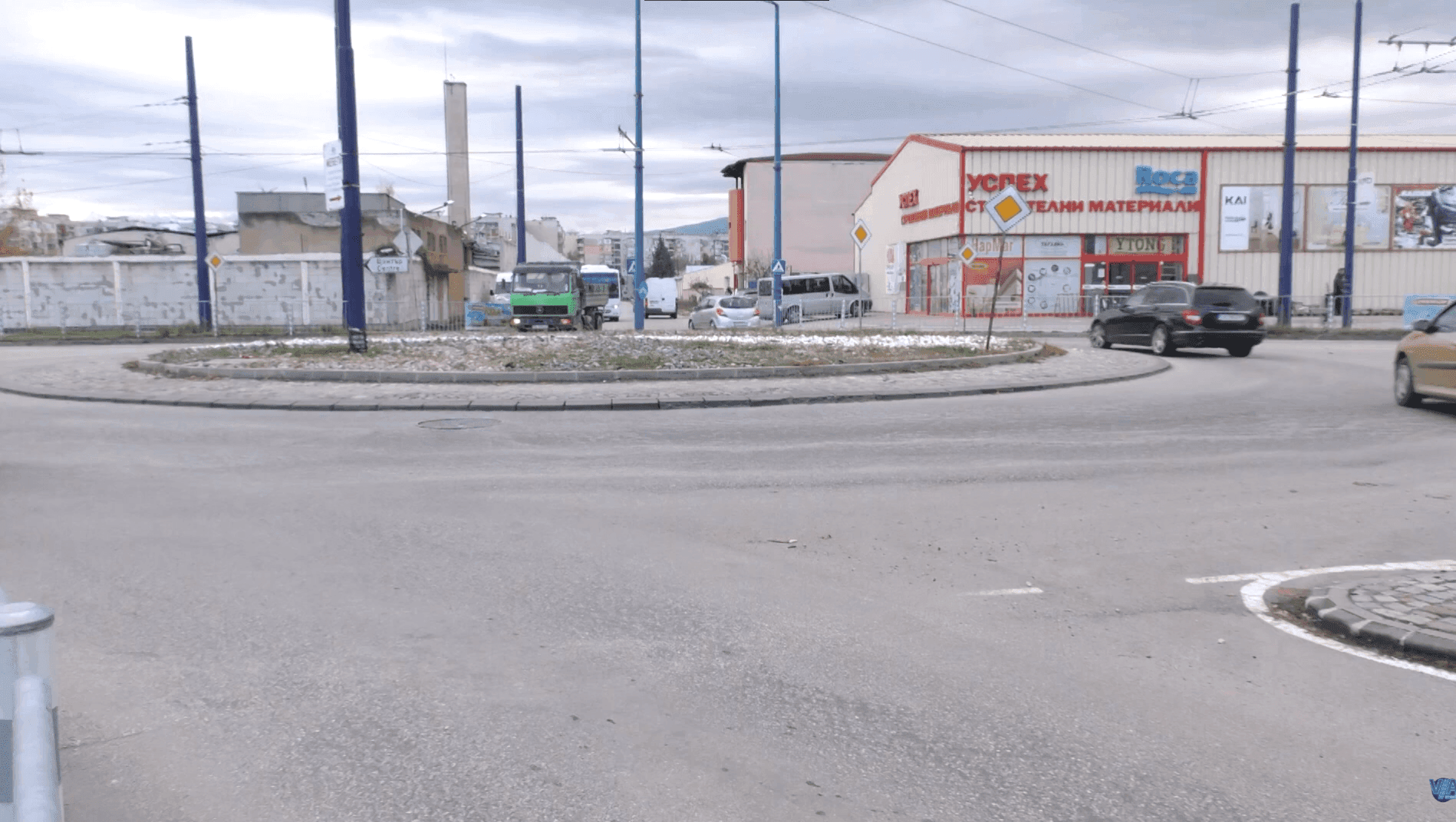 Пазарджишката община ще поиска изпълнителят да ремонтира кръговото на бул. „Ал. Стамболийски“ изградено през 2018 г. с инвестиция от над 100 000 лв.