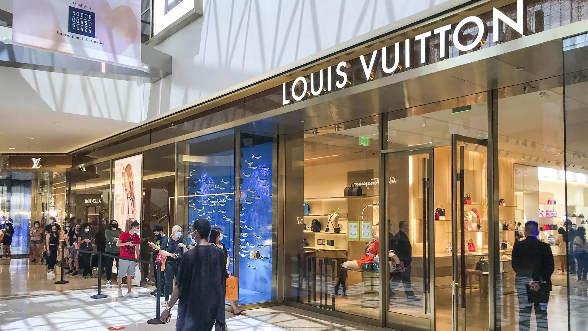  Louis Vuitton and Moët Hennessy (LVMH) отчита спад в продажбите за третото тримесечие