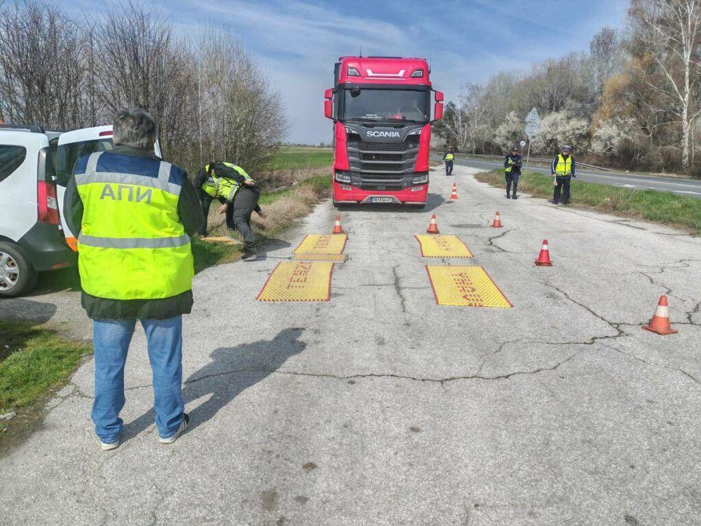 ИЗВЪНРЕДНО: Масирана полицейска акция на пътя Пазарджик – Пловдив, проверяват всички автомобили