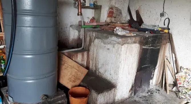 Разкрит незаконен казан за ракия и иззети 240 литра алкохол