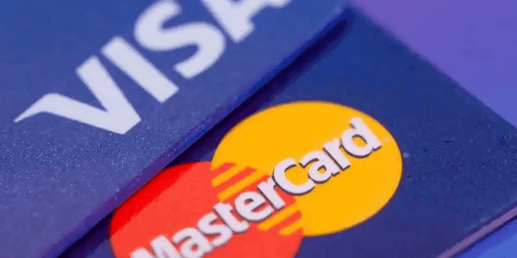 Европейската комисия разследва таксите на Visa и Mastercard