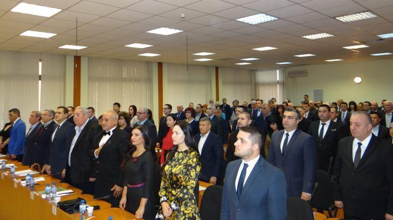 Без капка срам: Пазарджишки съветници защитиха собствените си заплати пред обществения интерес