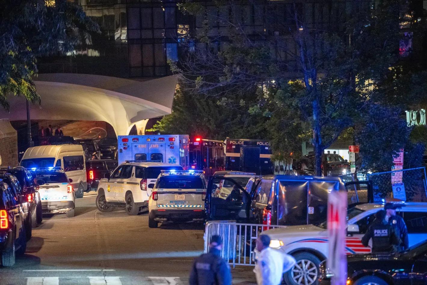 ИЗВЪНРЕДНО: Стрелба на вечеря с Тръмп - евакуация в последния момент и ранен агент СНИМКИ