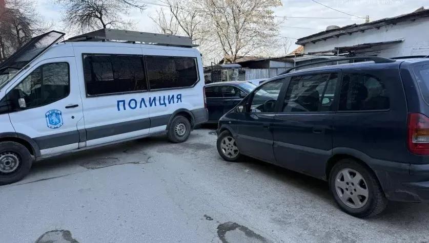 Извънредно: Акция срещу търговия с гласове близо до Пазарджик – арести, списъци със суми и намерени хиляди евро