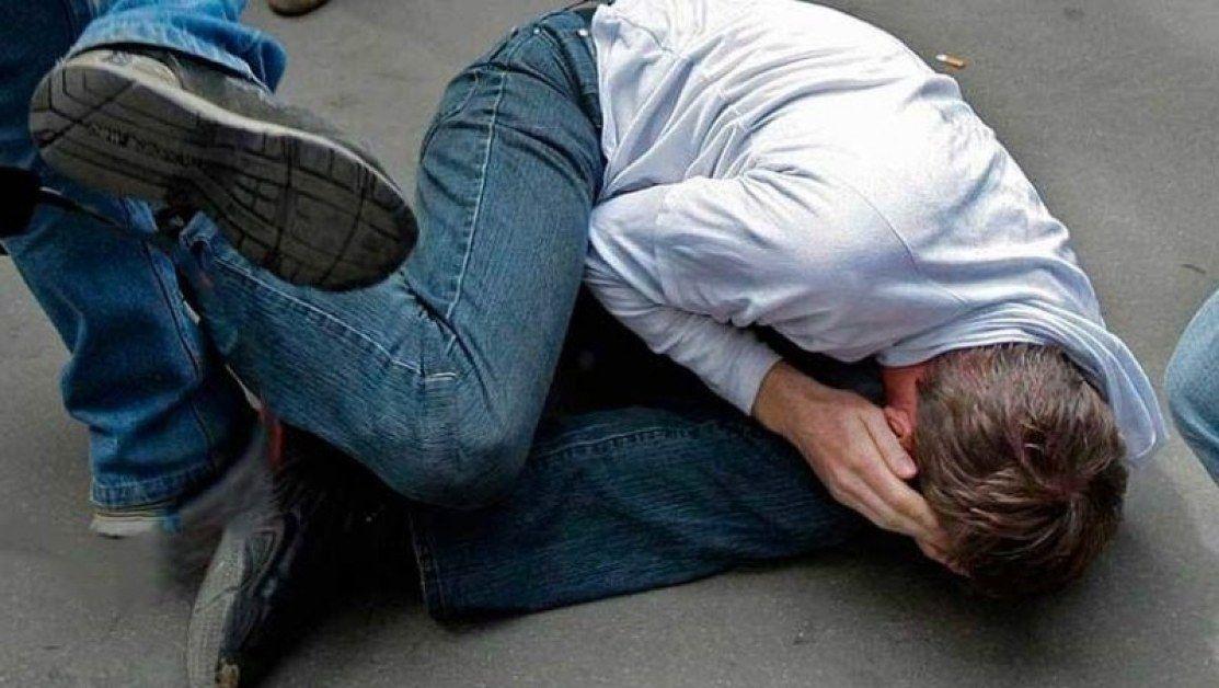 Двама мъже пребиха опонент във Велинград