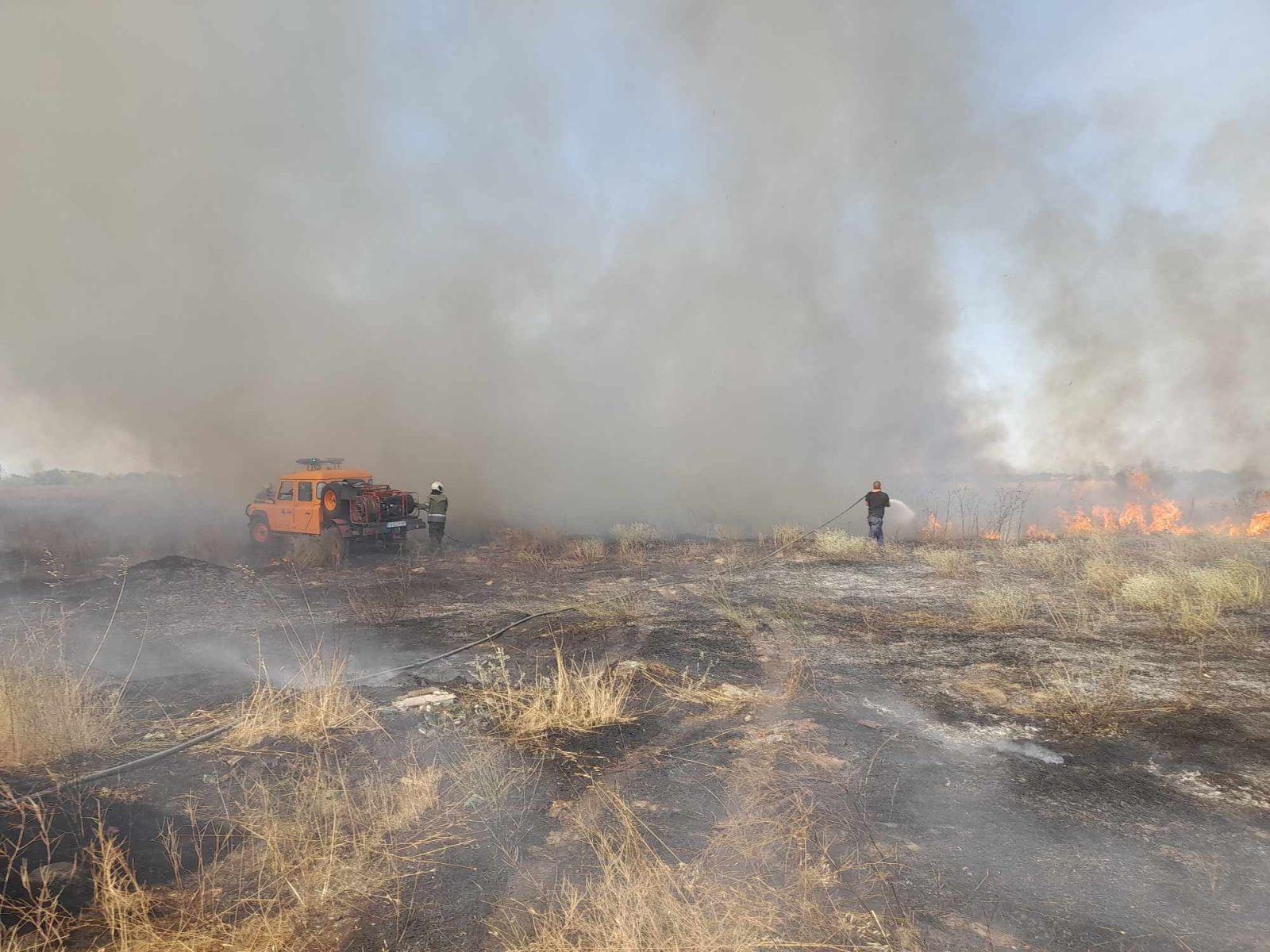 СНИМКИ : Огнеборците в Пазарджишка Област: Повишена Бдителност в Горещите Дни