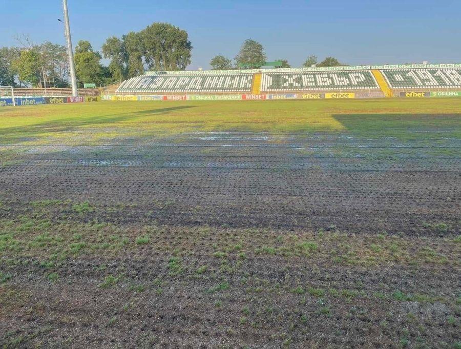 Община Пазарджик и ФК "Хебър" със спешни мерки за модернизиране на терена на стадиона
