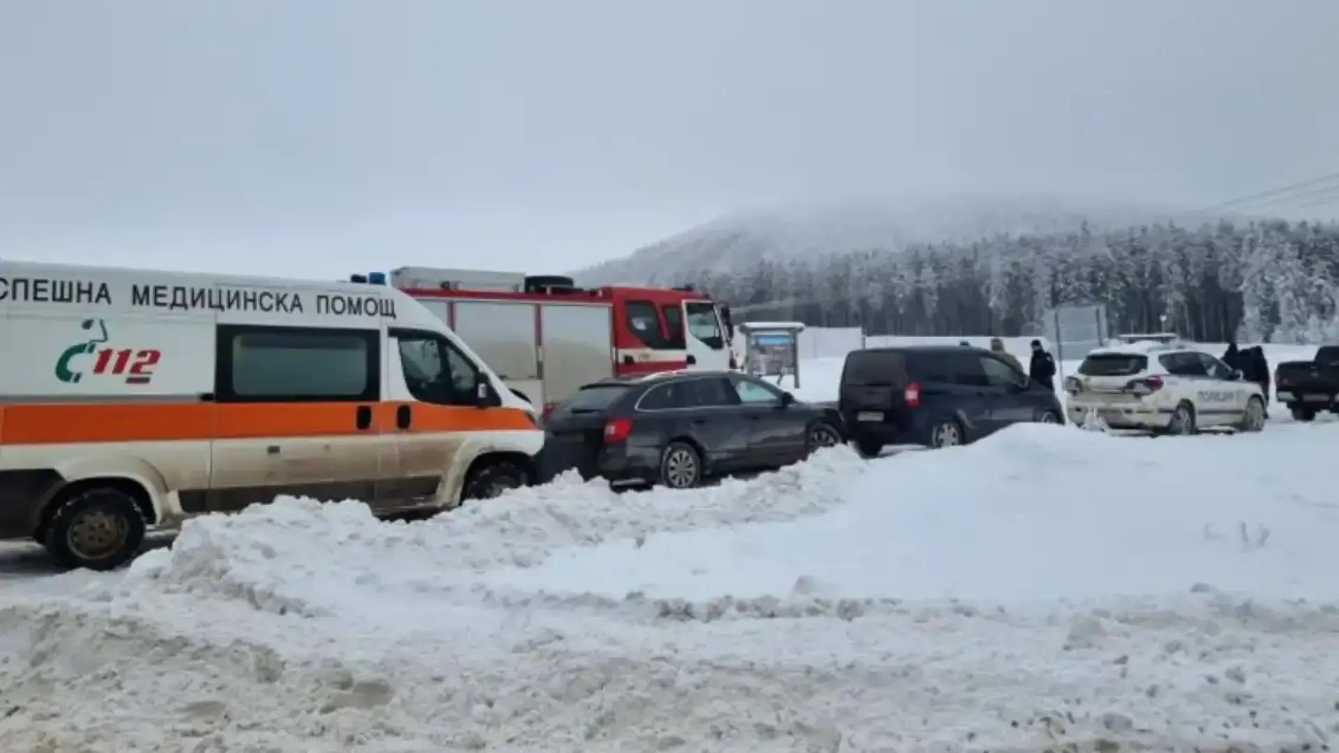 Трима мъже са открити убити в опожарена хижа