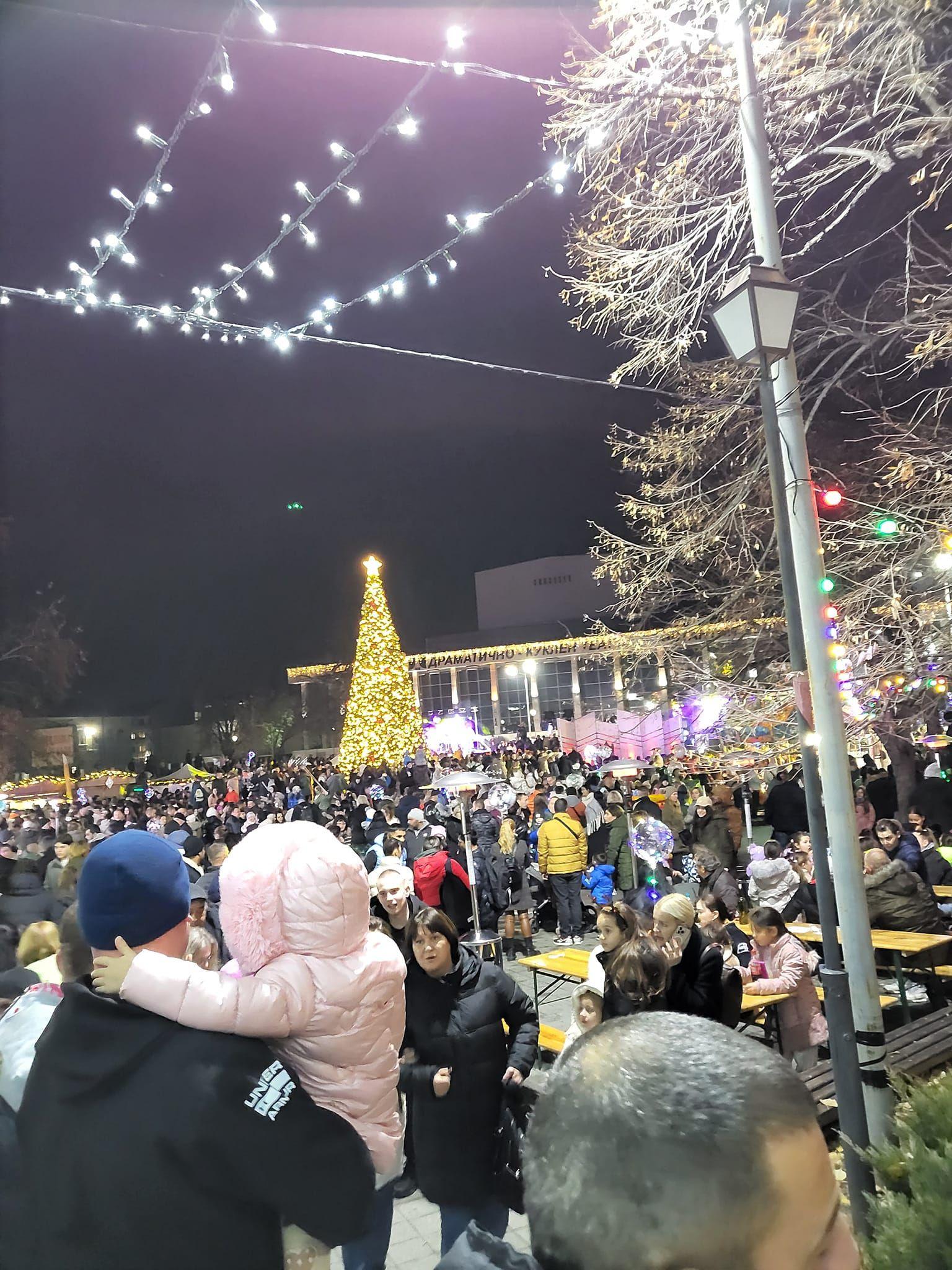 Пазарджик запалва празничните светлини на коледната елха на 5 декември