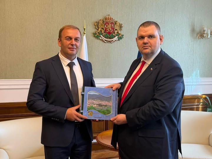 Кметът на Сърница Неби Бозов празнува своя рожден ден