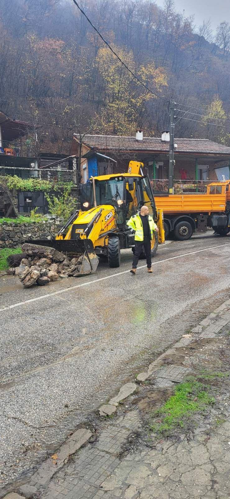 Обстановката в община Белово се нормализира след свлачищата, кметът е на терен през целия ден