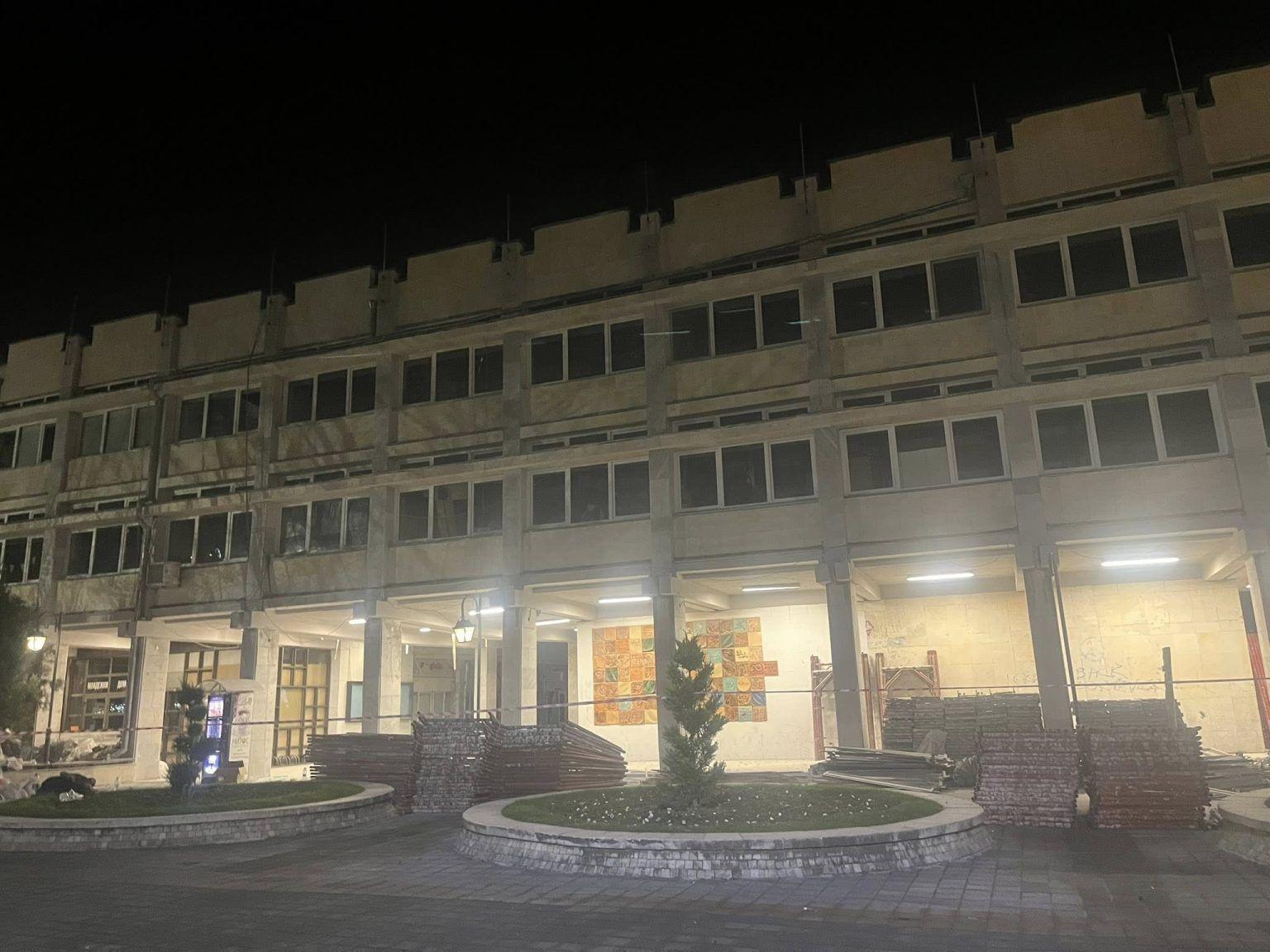 Фасадата на Младежкия дом в Пазарджик отново блести с автентичния си облик