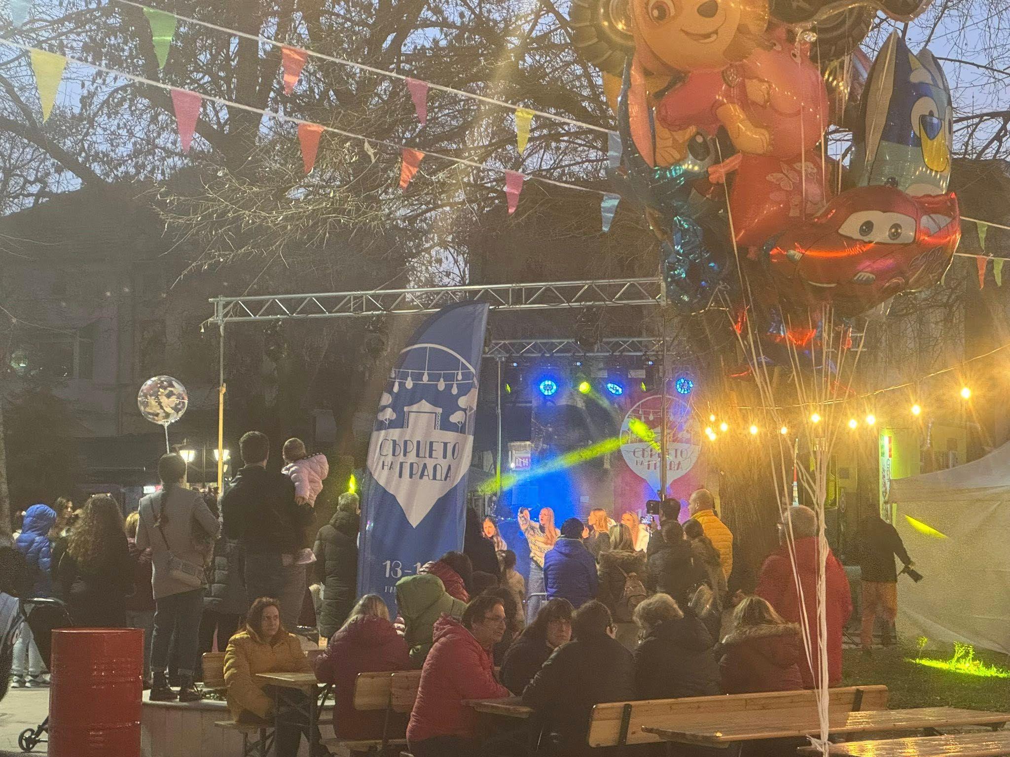 Градската градина в Пазарджик се превърна във фестивално сърце на града