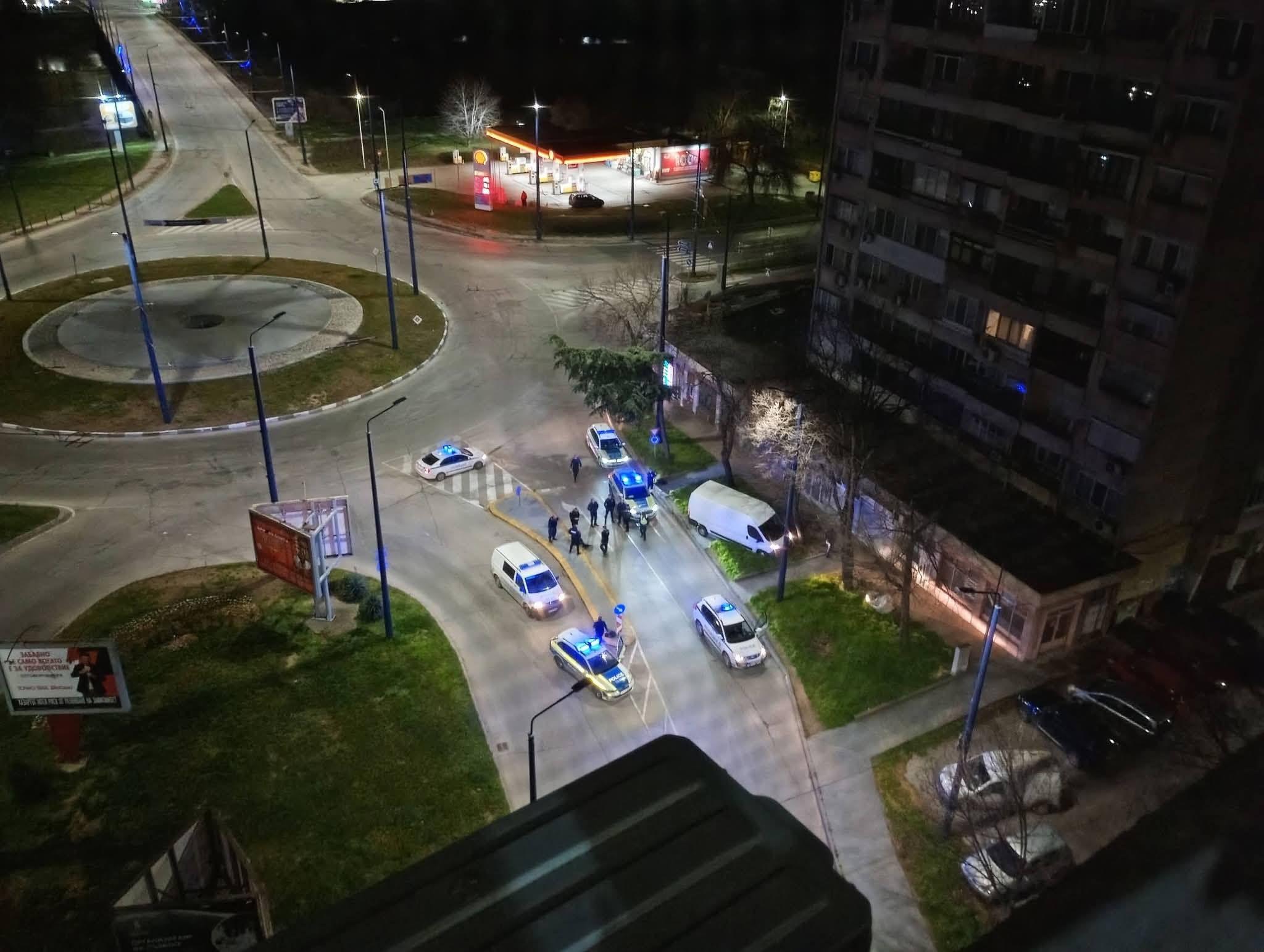 Нощна гонка и блокада: Бус заклещен от патрулки в Пазарджик