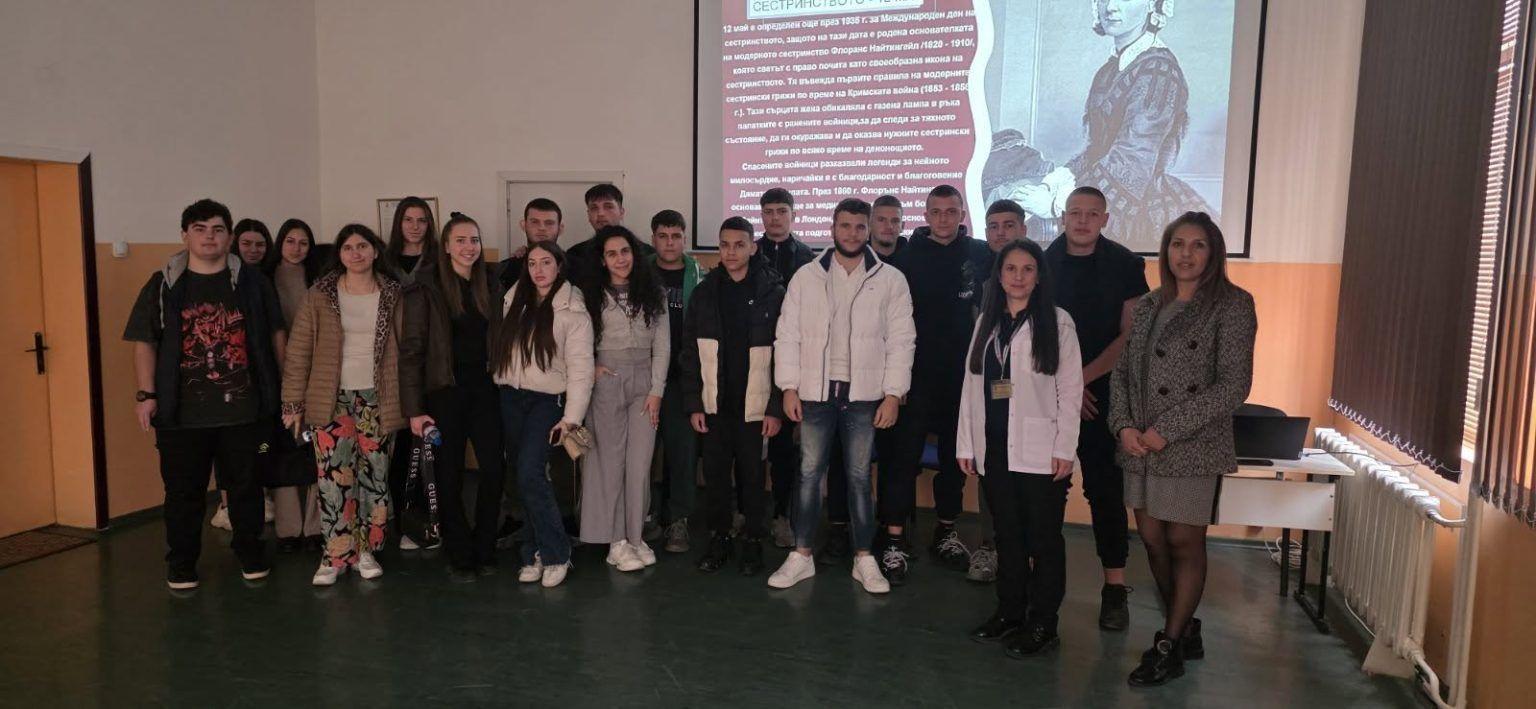 Професия с кауза: Гимназисти откриха света на медицинските грижи