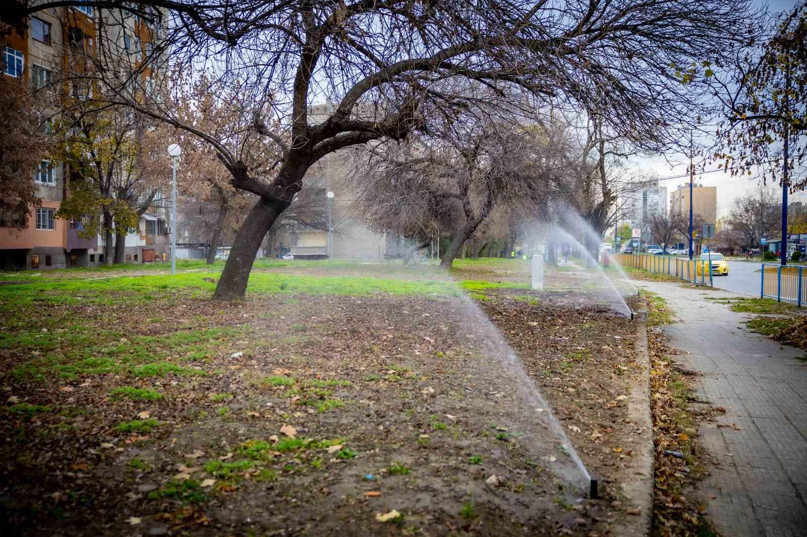 Община Пазарджик постави и нова поливна система на парка между "Пловдивска" и "Стефан Караджа"