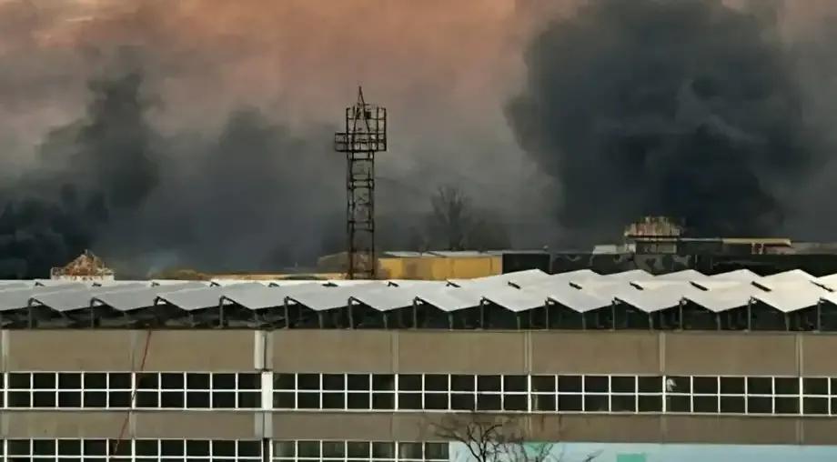 Голям пожар в индустриалната зона на Пловдив: гъст дим обгази района