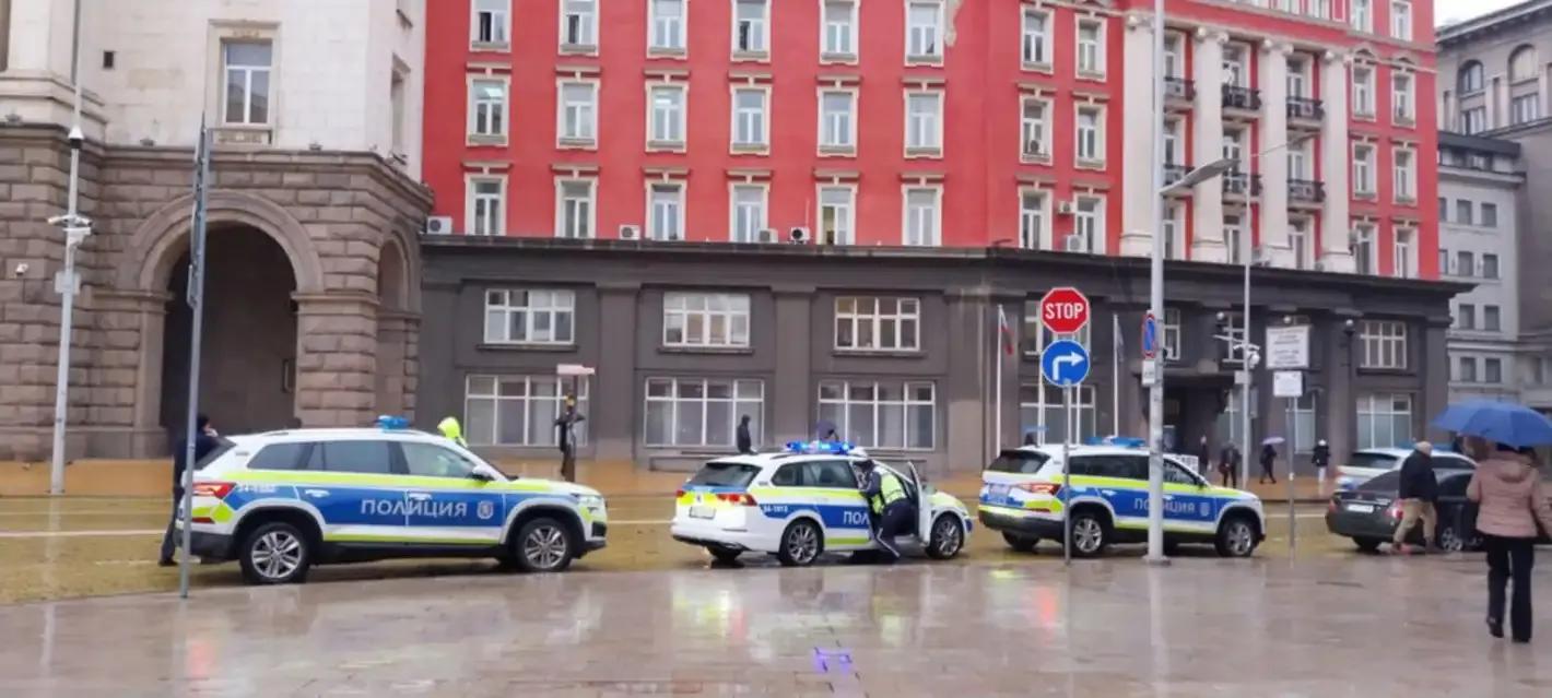 Извънредно: Напрегната ситуация с Ивелин Михайлов блокира центъра на София